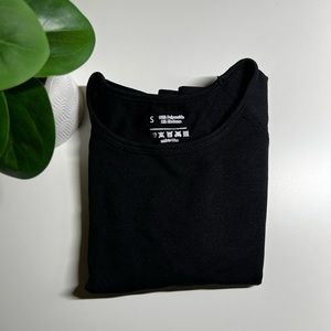 black athletic crop top